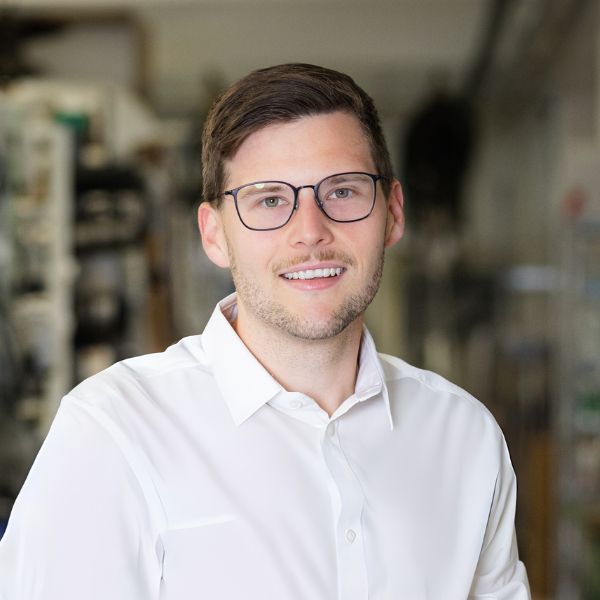 Sales-Mitarbeiter der Franz Sieland GmbH – Vertrieb von Wälzlagern und Antriebstechnik im DACH-Raum.