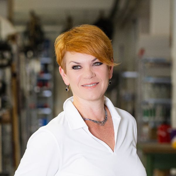 Sales- und Exportmitarbeiterin der Franz Sieland GmbH – Beratung zu Wälzlagern und Antriebstechnik für Kunden weltweit.