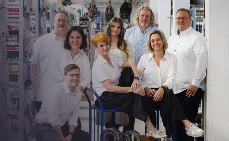 Team der Franz Sieland GmbH – Spezialist für Wälzlager und Antriebstechnik aus Südwestfalen.
Das engagierte Team der Franz Sieland GmbH steht für fachkundige Beratung, schnellen Service und höchste Qualität im Bereich Wälzlager und Antriebstechnik.