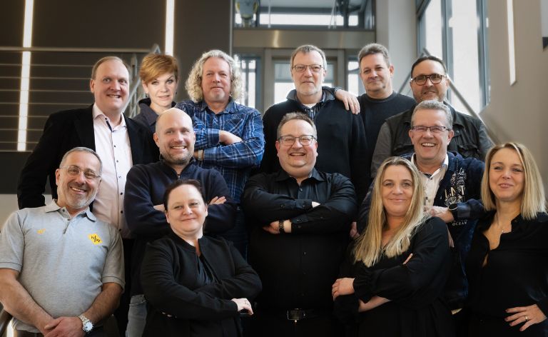 HIW Ansprechpartner auf Treppe